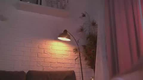 Snapshot of divine_lights chatting on 1, 2, 2025 Eva and Lucia online show from 1, 2, 2025