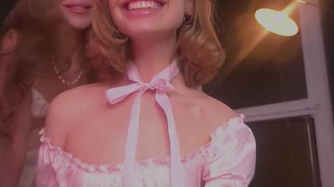 Snapshot of divine_lights chatting on 14, 10, 2025 Eva and Lucia online show from 14, 10, 2025