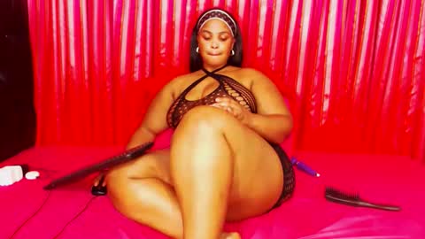 Snapshot of divinebooty93 chatting on 9, 5, 2026 divinebooty93 online show from 9, 5, 2026