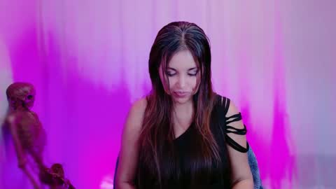 DivineLynn online show from 5, 2, 2025