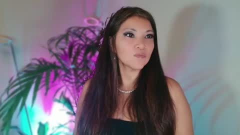 DivineLynn online show from 12, 7, 2026