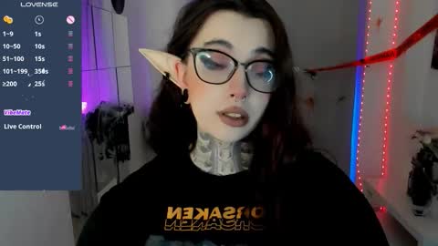 dixipixi_ online show from 24, 10, 2025