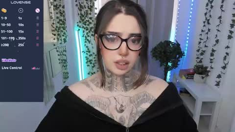 dixipixi_ online show from 24, 4, 2026