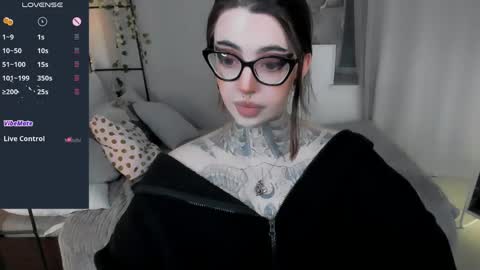 Snapshot of dixipixi_ chatting on 8, 5, 2026 dixipixi_ online show from 8, 5, 2026