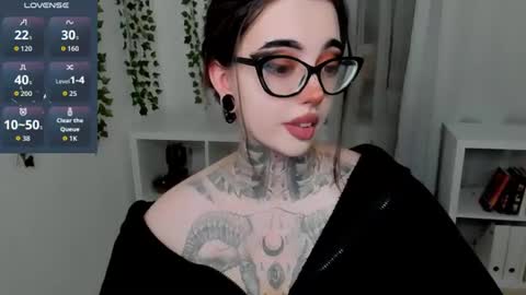 Snapshot of dixipixi_ chatting on 10, 7, 2026 dixipixi_ online show from 10, 7, 2026