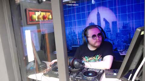 Adrian Arturo online show from 17, 1, 2025