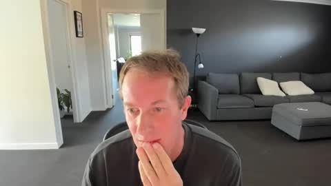 Snapshot of djallnightlong chatting on 8, 4, 2026 djallnightlong online show from 8, 4, 2026