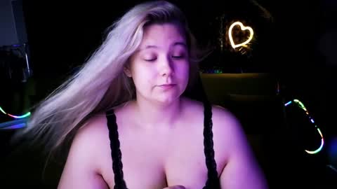 Snapshot of djennapalme chatting on 18, 12, 2024 Jenia online show from 18, 12, 2024