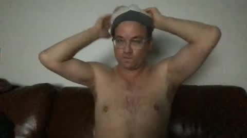 TriflinYoBitch online show from 4, 2, 2026