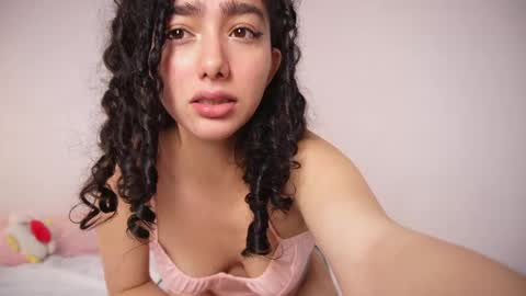 Snapshot of doll4you_ chatting on 8, 6, 2026 Alice y Ros online show from 8, 6, 2026