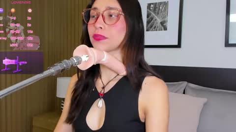 Bella  online show from 18, 4, 2026