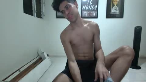 DollarHot30 online show from 8, 1, 2025