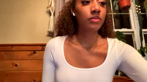 Snapshot of dollfacebeauty_x chatting on 5, 10, 2025 Princess DollfaceBeauty online show from 5, 10, 2025