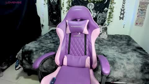 dolly_bones online show from 1, 10, 2025