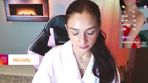 dollykelly_ online show from 25, 4, 2026