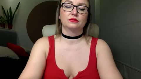 DOM MUMMY online show from 19, 11, 2025