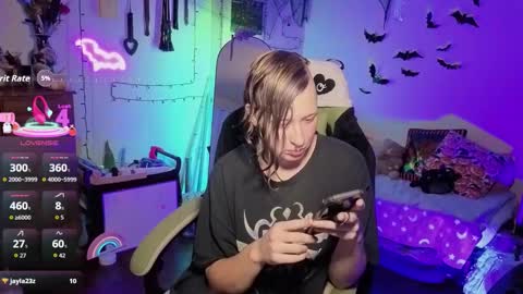 Snapshot of dominantman18064 chatting on 17, 12, 2025 Bigbearnbunnyboy online show from 17, 12, 2025