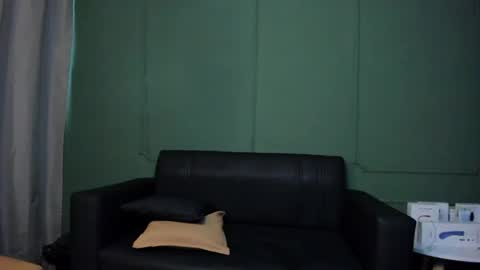 Dominc berry online show from 25, 4, 2026