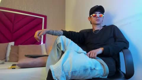 Dominic foox online show from 4, 3, 2026