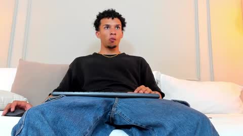 Dominick Star online show from 6, 1, 2025