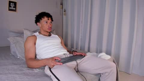 Snapshot of dominik_drake chatting on 8, 4, 2026 Dominik Drake online show from 8, 4, 2026