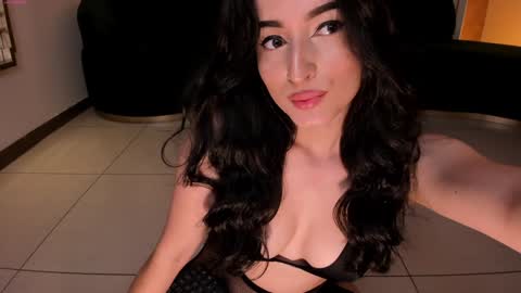 Dominique online show from 9, 12, 2024