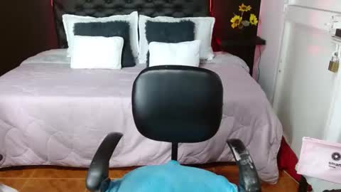  D O M I N K  online show from 15, 2, 2025