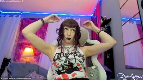 DomLioness online show from 1, 2, 2025