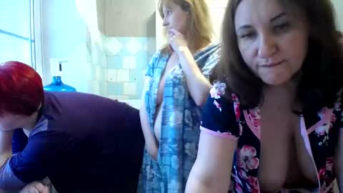 Snapshot of donnalimadonna chatting on 27, 1, 2025 Tatiana 43 curvy sexy body and Joanna redhead 39 years online show from 27, 1, 2025