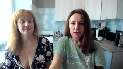 Snapshot of donnalimadonna chatting on 10, 9, 2025 Tatiana 43 curvy sexy body and Joanna redhead 39 years online show from 10, 9, 2025