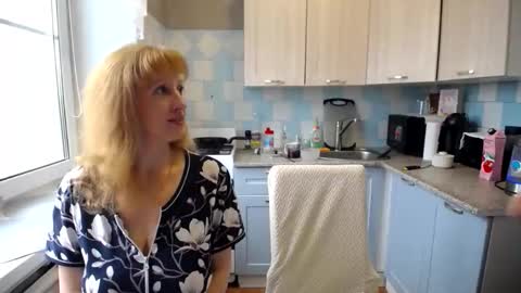 Snapshot of donnalimadonna chatting on 2, 10, 2025 Tatiana 43 curvy sexy body and Joanna redhead 39 years online show from 2, 10, 2025