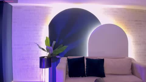  Donna Stonne  online show from 25, 9, 2025