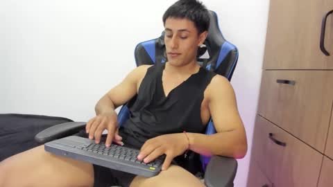 Snapshot of dorman_boy chatting on 5, 11, 2025 dorman_boy online show from 5, 11, 2025