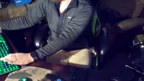 DotYourEyezez  online show from 8, 1, 2025