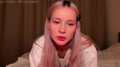 Snapshot of doublecuties chatting on 27, 9, 2025 Lana Eva dont forget to give us a thumb up online show from 27, 9, 2025