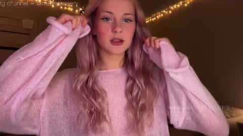 Snapshot of doublecuties chatting on 4, 11, 2025 Lana Eva dont forget to give us a thumb up online show from 4, 11, 2025