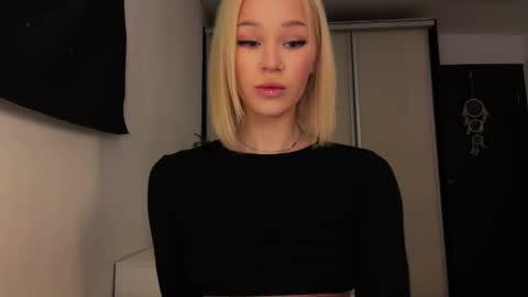 MOLLYYYY dont forget to give me a thumb up online show from 30, 4, 2026