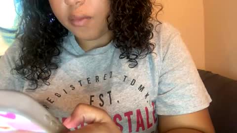 Snapshot of dove_love22 chatting on 4, 11, 2025 dove_love22 online show from 4, 11, 2025