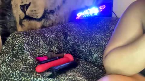 Snapshot of dove_love22 chatting on 8, 11, 2025 dove_love22 online show from 8, 11, 2025