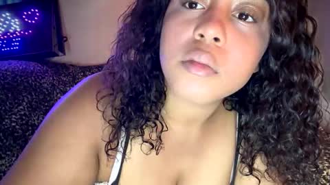 Snapshot of dove_love22 chatting on 14, 11, 2025 dove_love22 online show from 14, 11, 2025