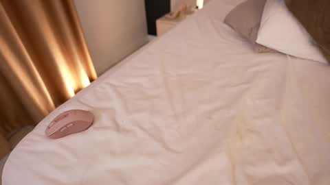 Snapshot of dovia chatting on 29, 1, 2025 . . online show from 29, 1, 2025