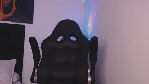 Snapshot of drake_cole11 chatting on 2, 12, 2024 drake_cole11 online show from 2, 12, 2024