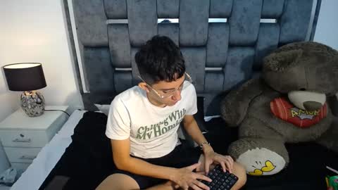 -- nicolle and jhon -- online show from 1, 3, 2025