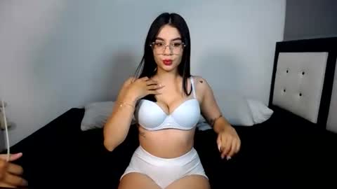 -- nicolle and jhon -- online show from 5, 7, 2026