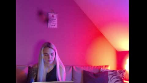 A girl online show from 11, 2, 2026