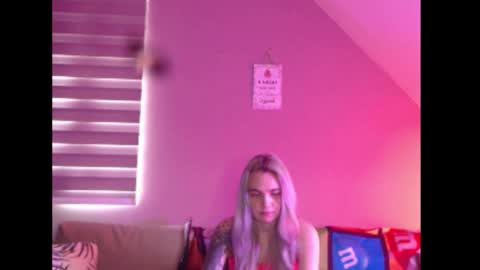 A girl online show from 21, 2, 2026