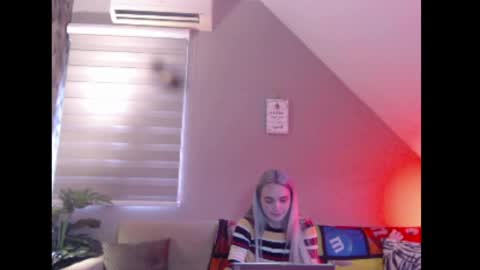 A girl online show from 26, 3, 2026