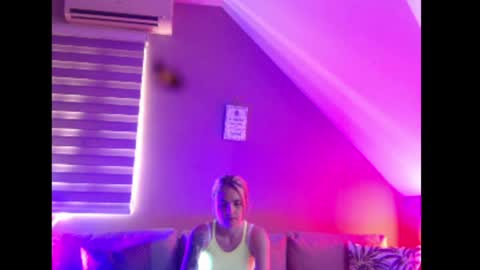 A girl online show from 26, 5, 2026