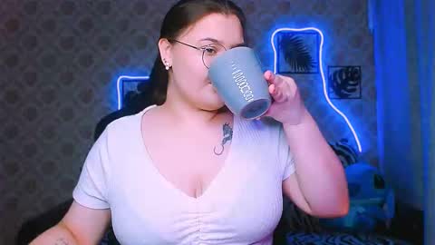 Snapshot of dreamforyoue2 chatting on 19, 11, 2025 dreamforyoue2 online show from 19, 11, 2025