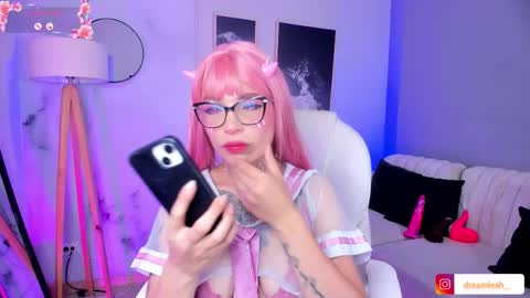 Snapshot of dreamleah_ chatting on 2, 3, 2026 dreamleah_ online show from 2, 3, 2026